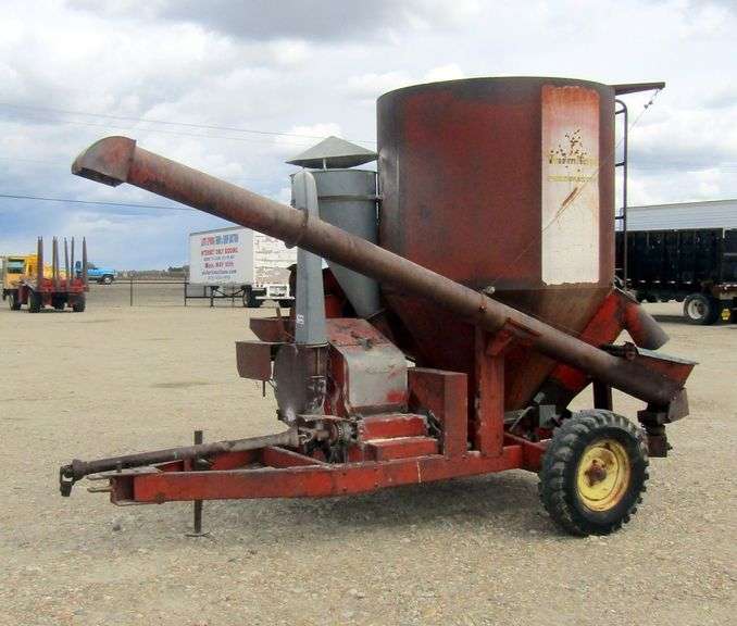M-909  Farm Hand Grinder Mixer
