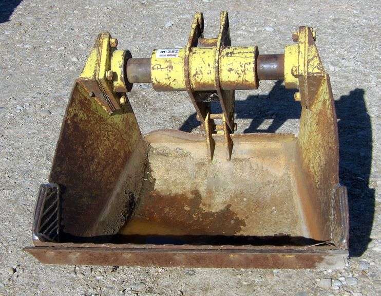 M-382  Backhoe Bucket