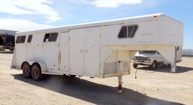 M-564  1983 Blake Stock Trailer