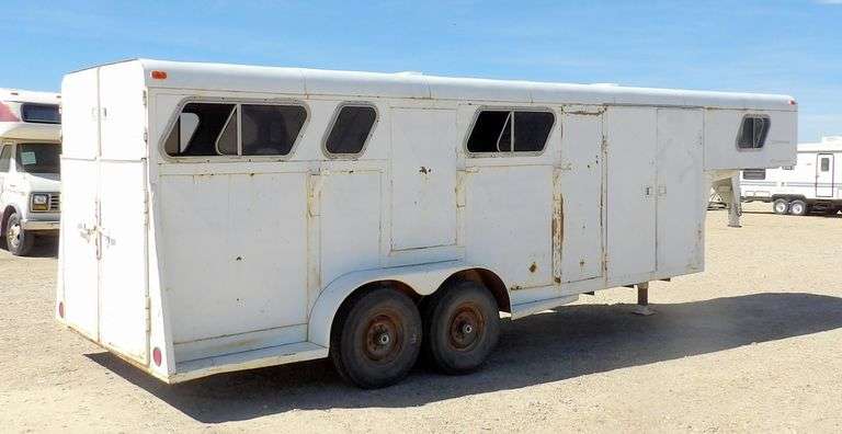M-564  1983 Blake Stock Trailer