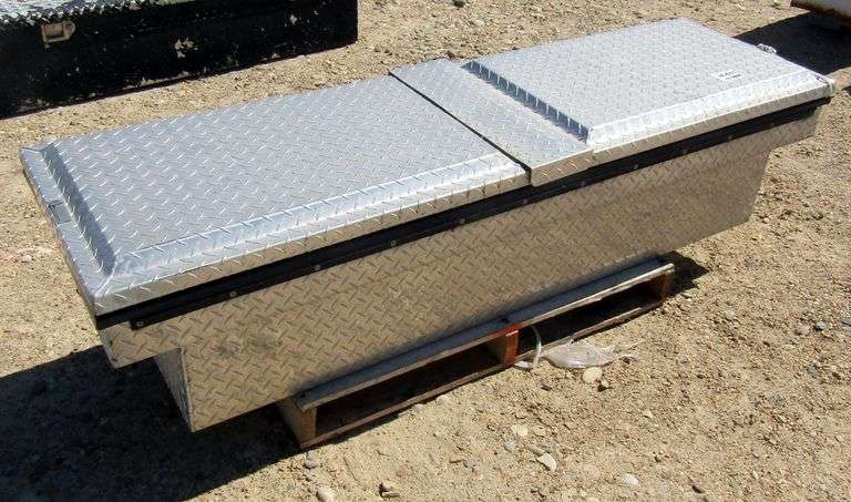 M-481  DeeZee Pickup Toolbox