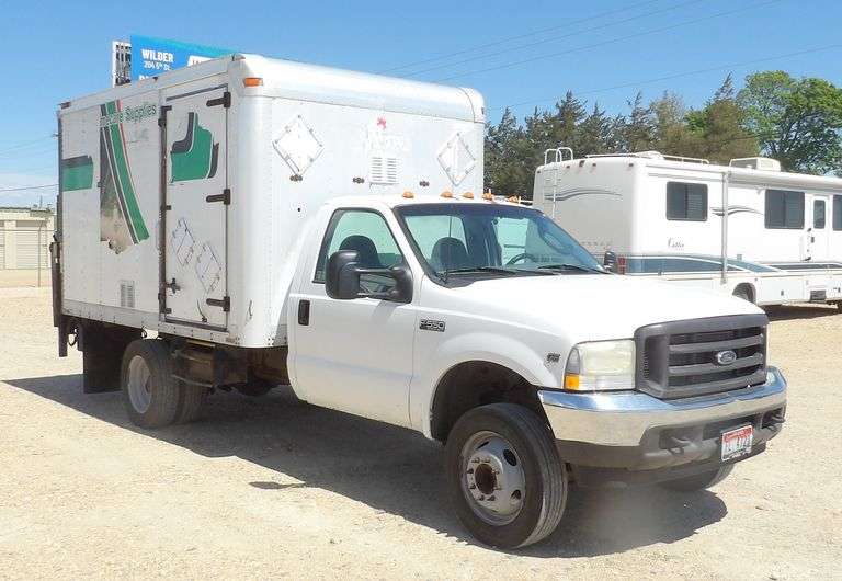 M-1271 2003 Ford F-550 Box Truck