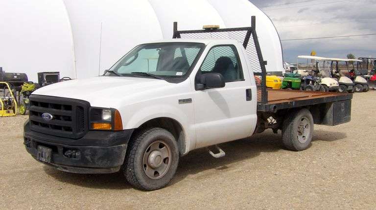 M-868 2006 Ford F-250 XL Flatbed Pickup