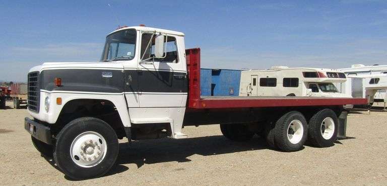 M-982  1974 Ford 9000 Flatbed Truck