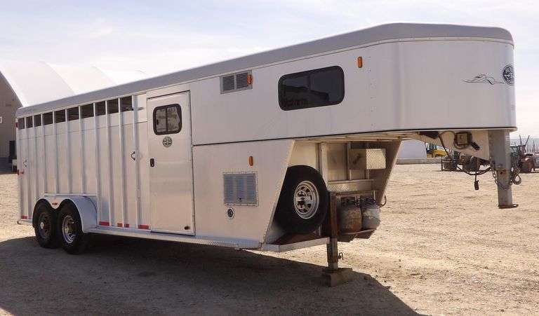 M-687  2008 Royal Competitor 4 Horse Aluminum Trailer