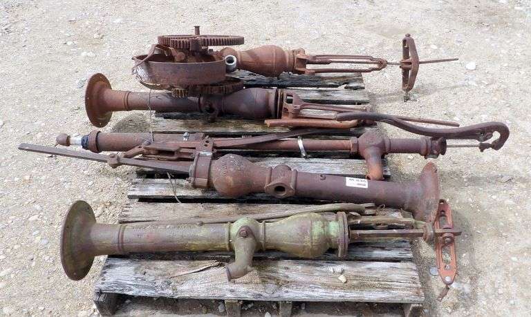 M-846 Primitive Well Pumps - Pickett Auction Service