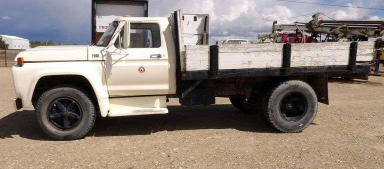 M-910  1977 Ford F600 Dump Truck