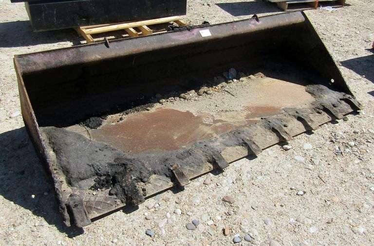 M-484  Skid Steer Bucket