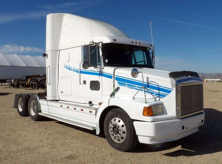 M-461  1995 Volvo GM Truck Tractor