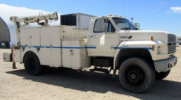 M-487  1991 Ford F-800 Crane Truck