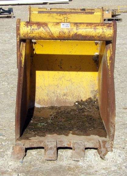 M-381  Backhoe Bucket