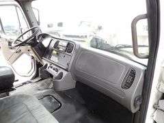 M-772 2005 Freightliner Reefer Truck
