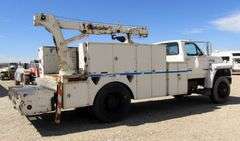 M-487  1991 Ford F-800 Crane Truck