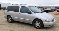 M-1058  2000 Nissan Quest SE Van
