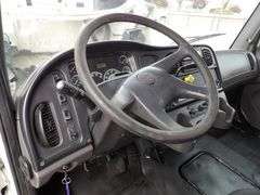 M-772 2005 Freightliner Reefer Truck