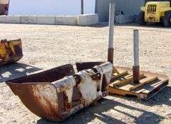 M-384  Stands / Backhoe Bucket