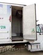 M-772 2005 Freightliner Reefer Truck