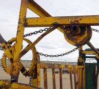 M-352  Squeeze Chute