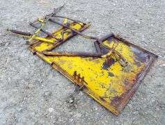 M-352  Squeeze Chute