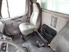 M-772 2005 Freightliner Reefer Truck
