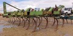 M-811  John Deere 1100 Chisel Plow