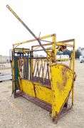M-352  Squeeze Chute