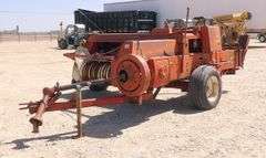M-1011  International 445 Baler