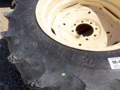 M-432 Tractor Tires & Wheels