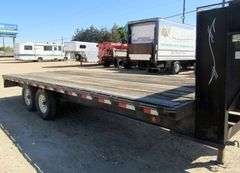 M-1260 2005 Gooseneck Flatbed Trailer