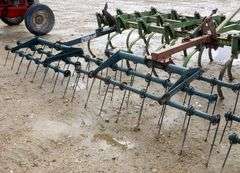 M-811  John Deere 1100 Chisel Plow