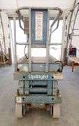 M-552  UpRight Scissor Lift