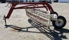 M-817 International Side Delivery Hay Rake