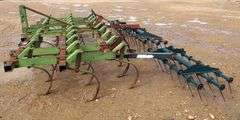 M-811  John Deere 1100 Chisel Plow