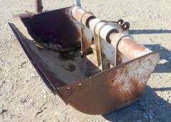 M-384  Stands / Backhoe Bucket
