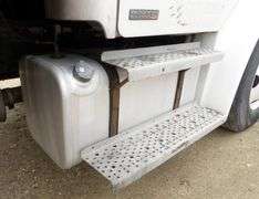 M-772 2005 Freightliner Reefer Truck