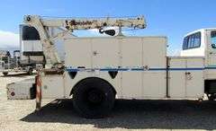 M-487  1991 Ford F-800 Crane Truck