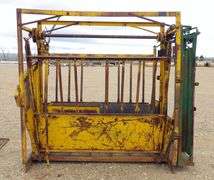 M-352  Squeeze Chute