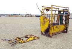 M-352  Squeeze Chute
