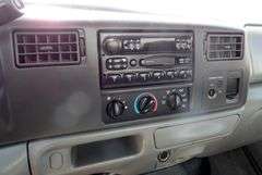 M-1271 2003 Ford F-550 Box Truck