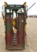 M-352  Squeeze Chute
