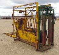 M-352  Squeeze Chute