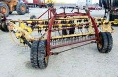 M-1351 New Holland 258 Twin Rakes
