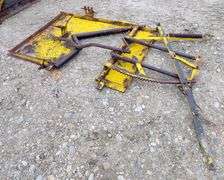 M-352  Squeeze Chute