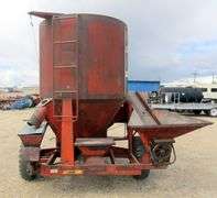 M-909  Farm Hand Grinder Mixer
