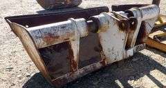 M-384  Stands / Backhoe Bucket