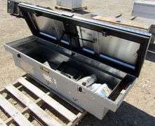 M-481  DeeZee Pickup Toolbox