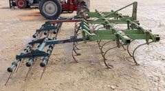 M-811  John Deere 1100 Chisel Plow