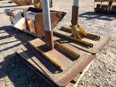 M-384  Stands / Backhoe Bucket