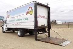 M-772 2005 Freightliner Reefer Truck