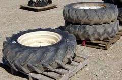 M-432 Tractor Tires & Wheels